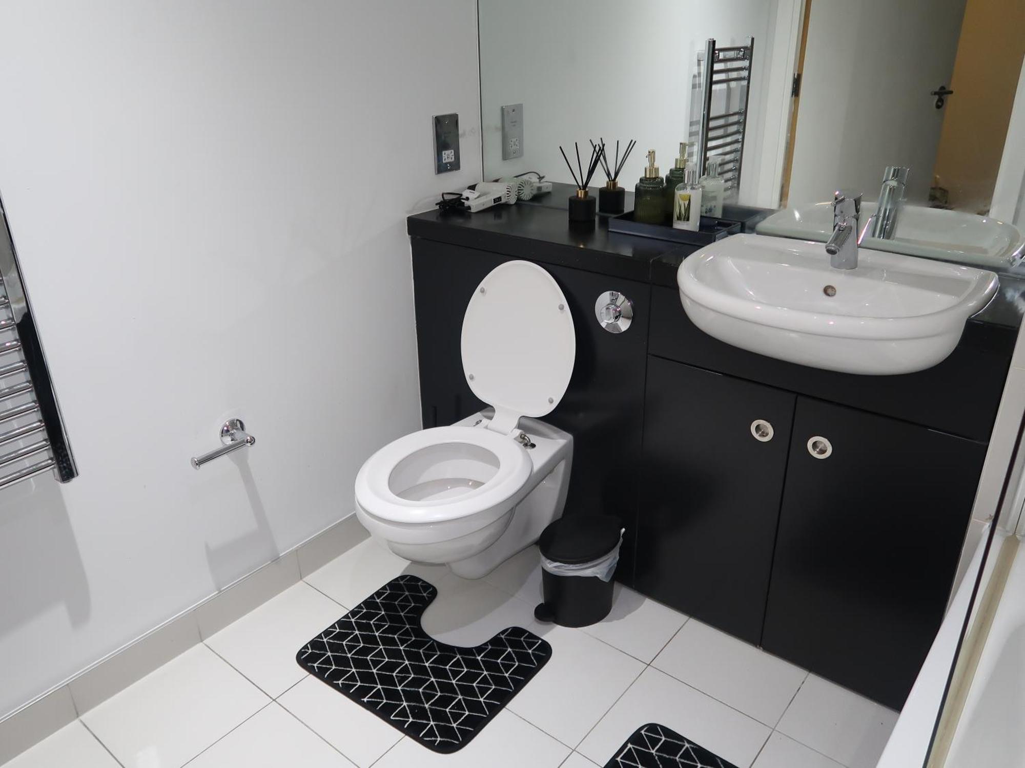 Sterling Luxury Centre- High Speed Wi-fi, Workspace & Free Parking Apartment
