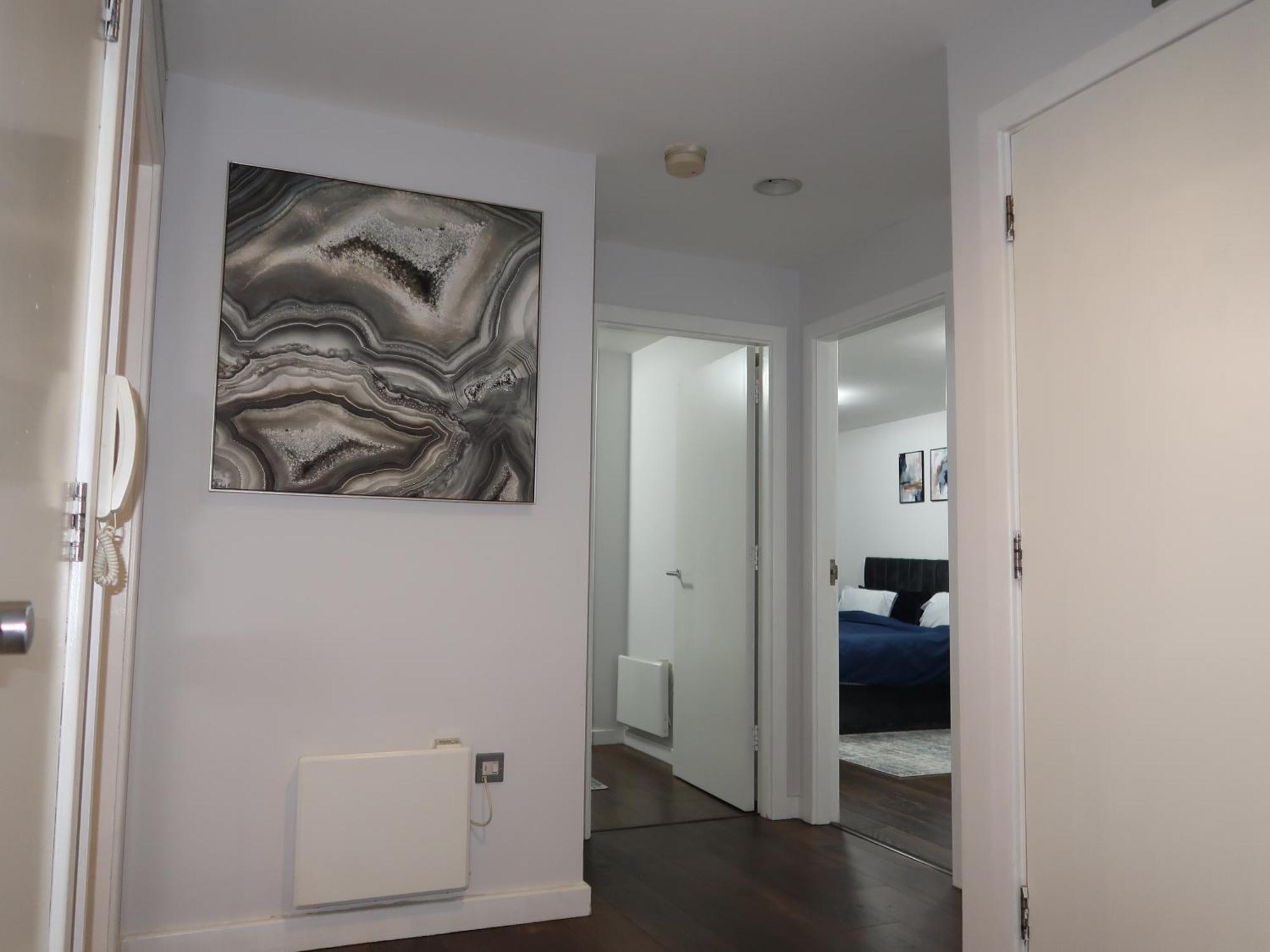 Sterling Luxury Centre- High Speed Wi-fi, Workspace & Free Parking Apartment *