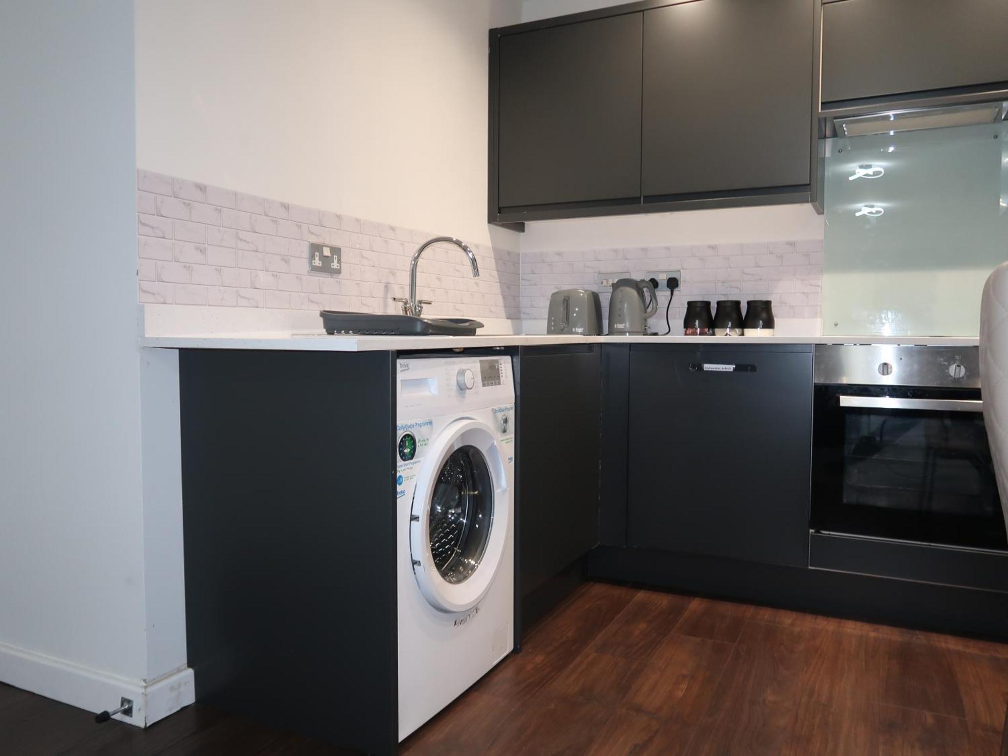 Sterling Luxury Centre- High Speed Wi-fi, Workspace & Free Parking * Birmingham