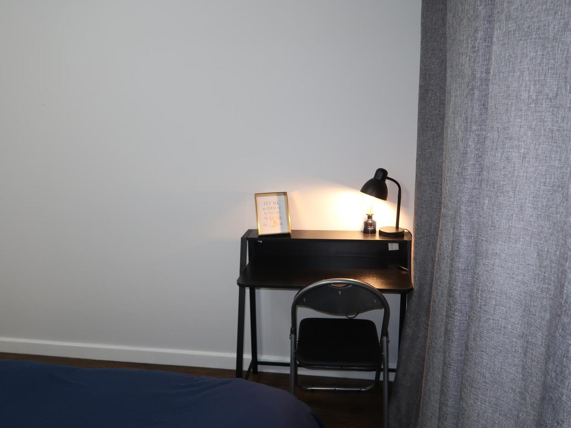 Sterling Luxury Centre- High Speed Wi-fi, Workspace & Free Parking *