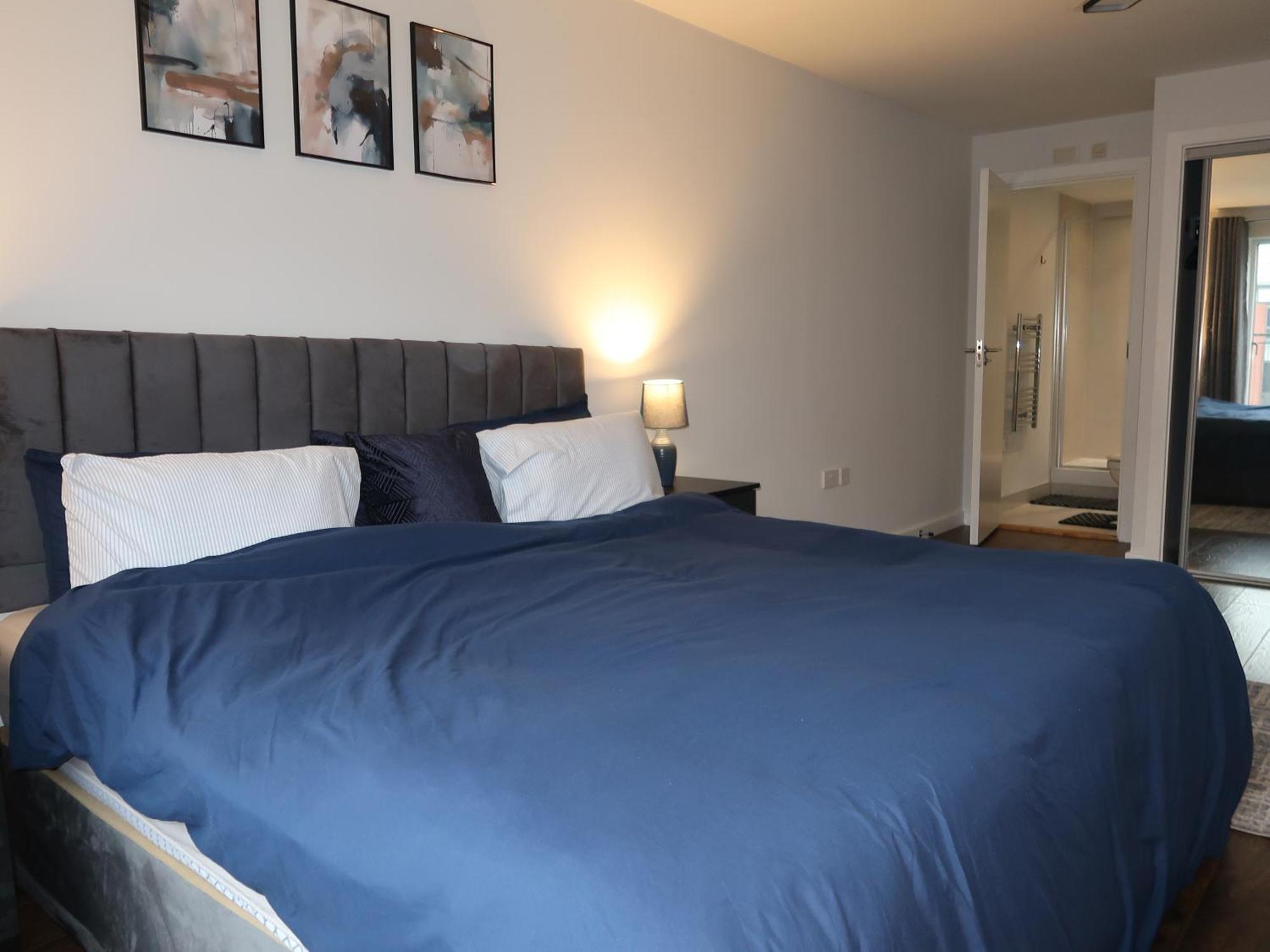 Sterling Luxury Centre- High Speed Wi-fi, Workspace & Free Parking