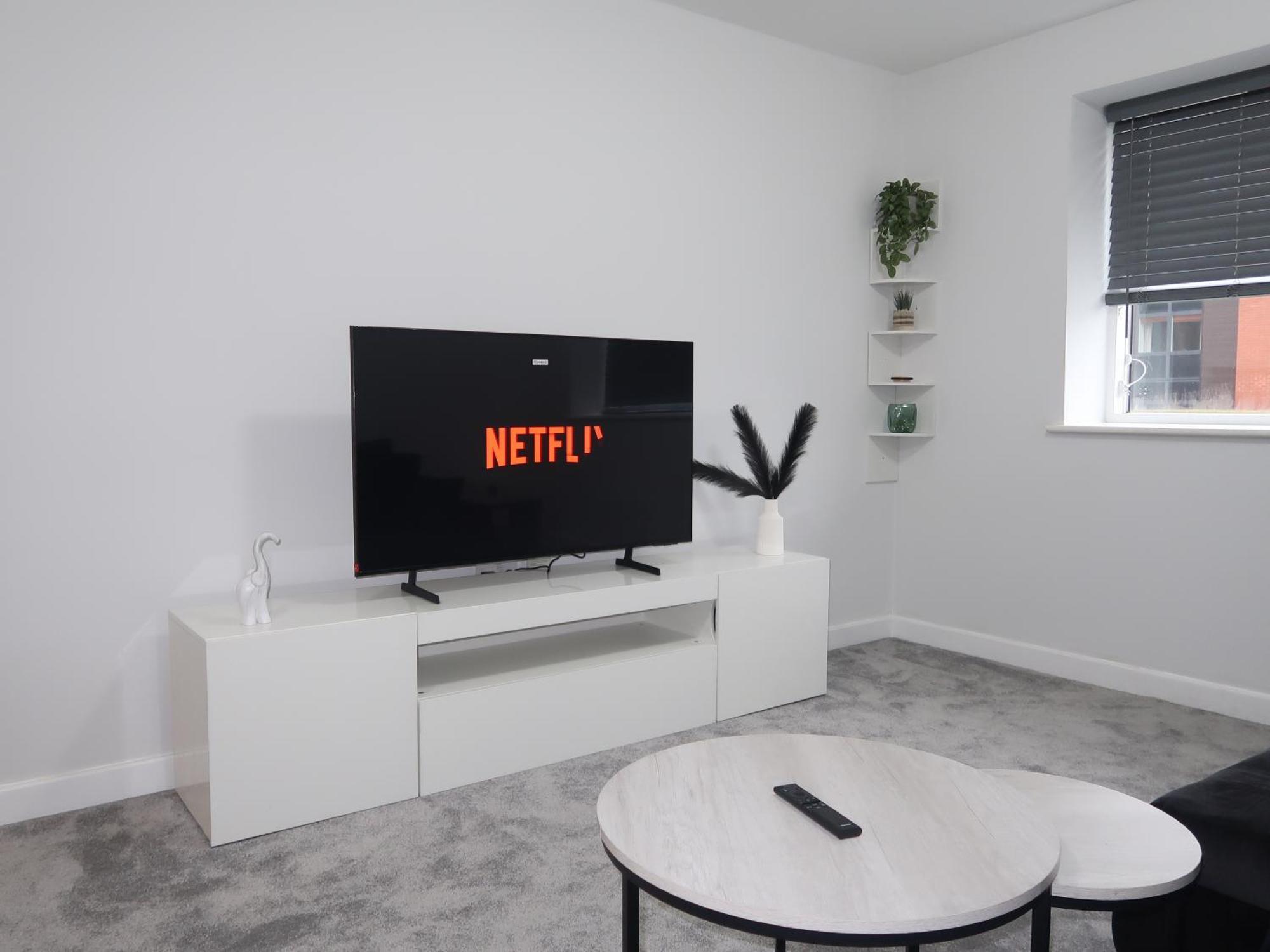 Sterling Luxury Centre- High Speed Wi-fi, Workspace & Free Parking Apartment