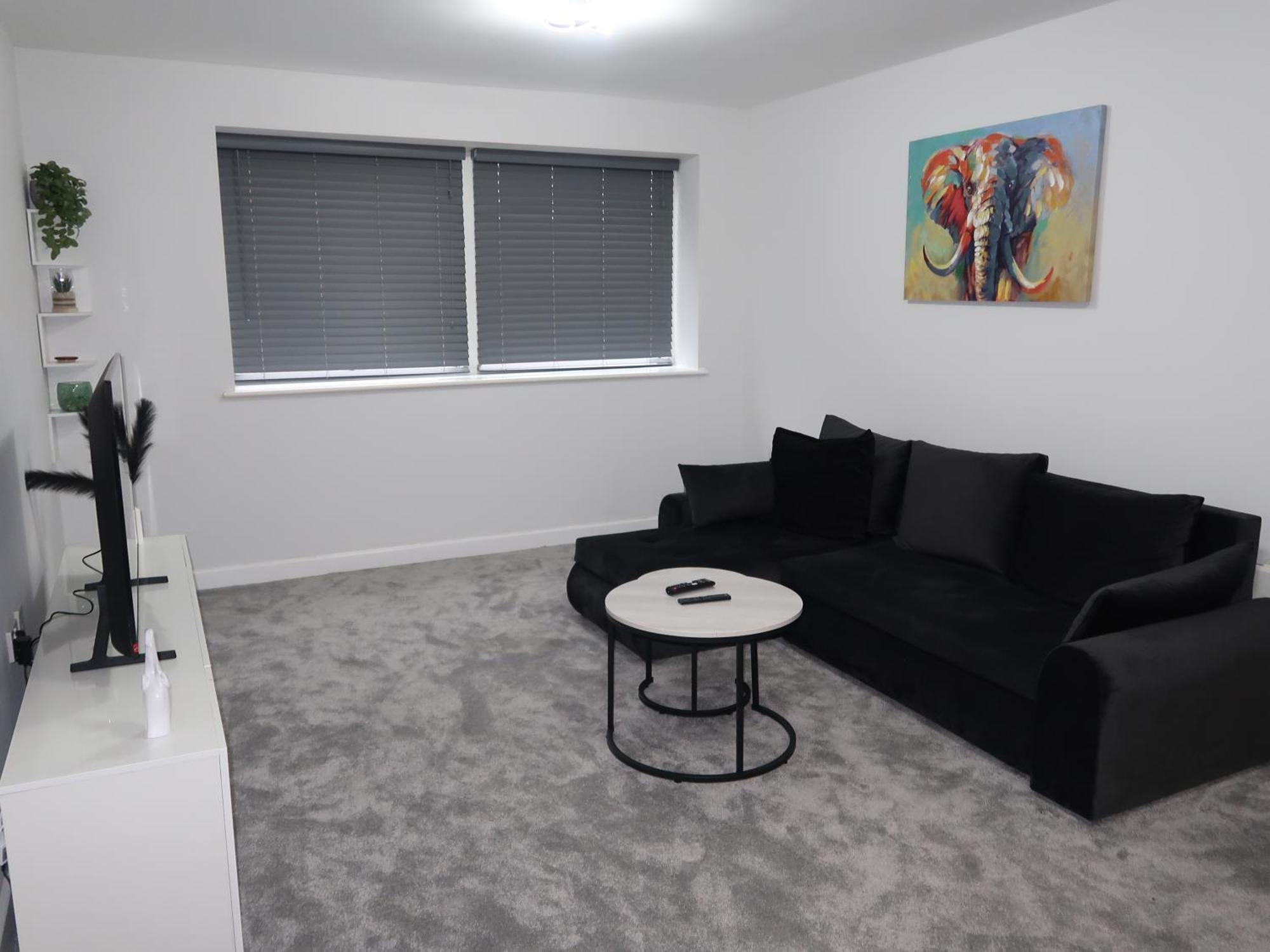 Sterling Luxury Centre- High Speed Wi-fi, Workspace & Free Parking Birmingham