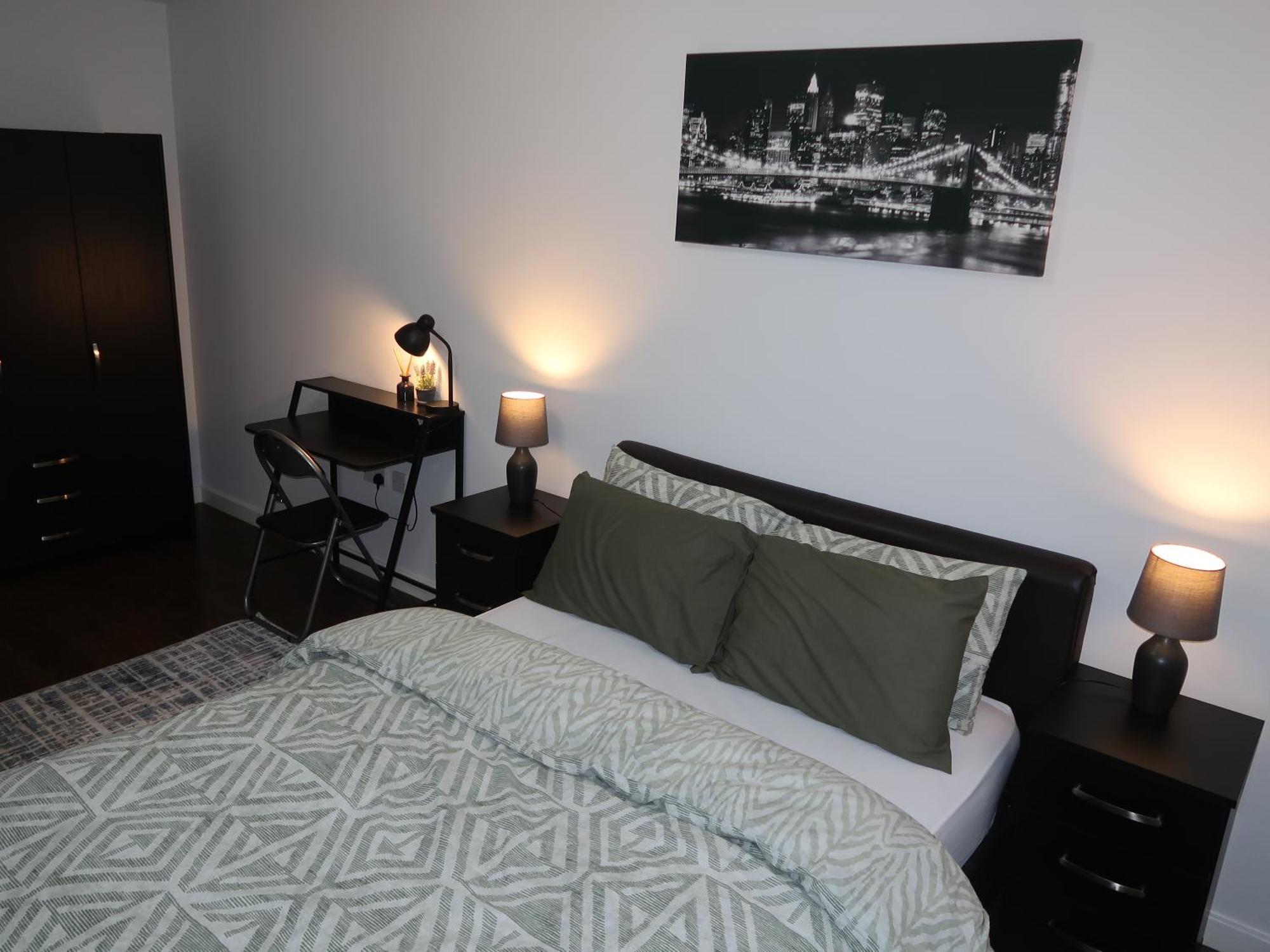 Sterling Luxury Centre- High Speed Wi-fi, Workspace & Free Parking Apartment *